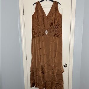 Jade by Jasmine Elegant Bronze Sleeveless Dress size 20